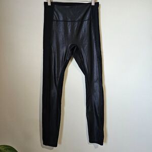 EUC LIKE NEW FABLETICS MOTION 365+ BY FABLETICS BLACK SOFT LEGGINGS SIZE MEDIUM